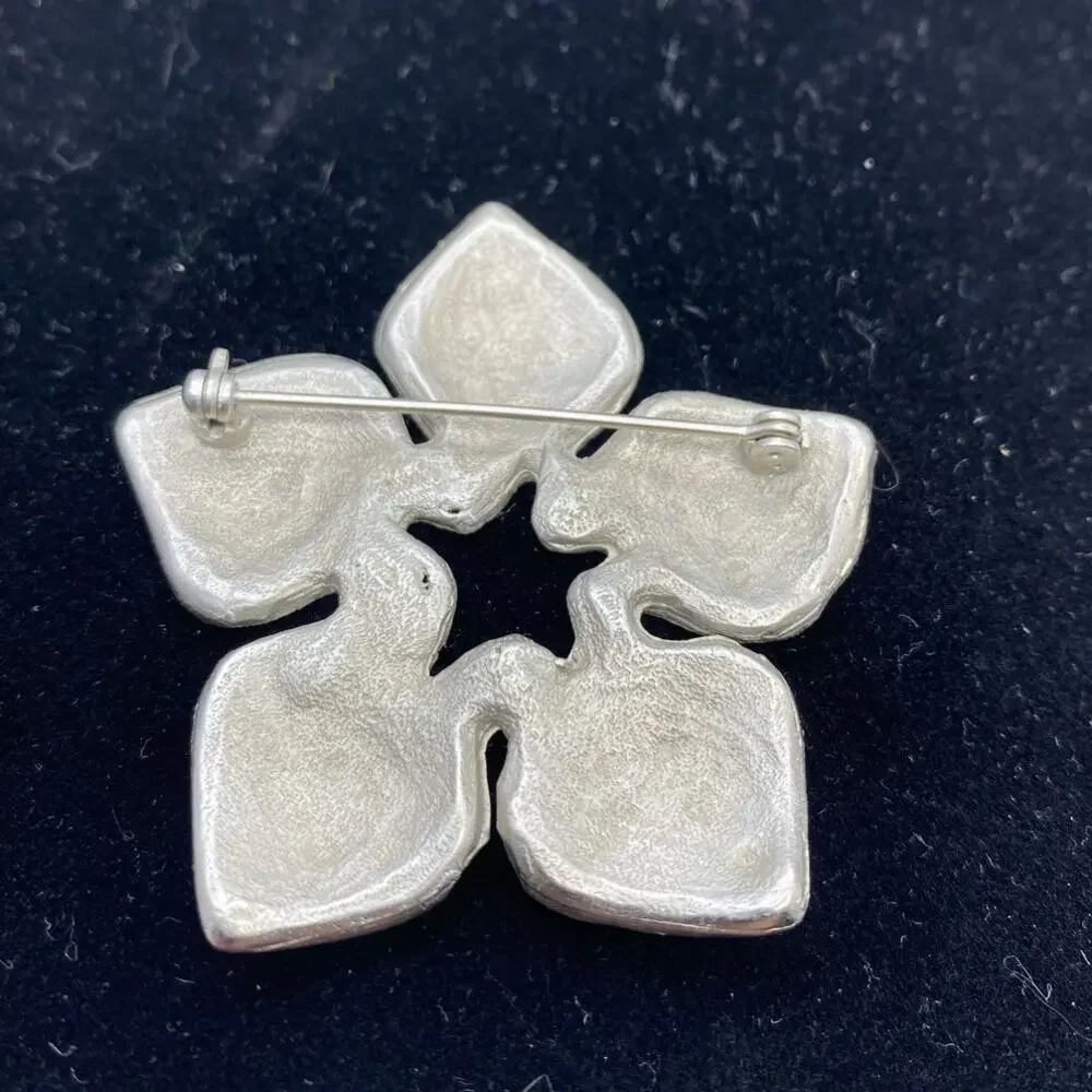 Vintage‎ Silver tone Floral Pin Brooch Dogwood?